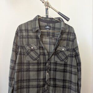 O’Neill en tonos verde oliva y negro